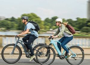 chi-puo-guidare-monopattino-e-bici-elettrica